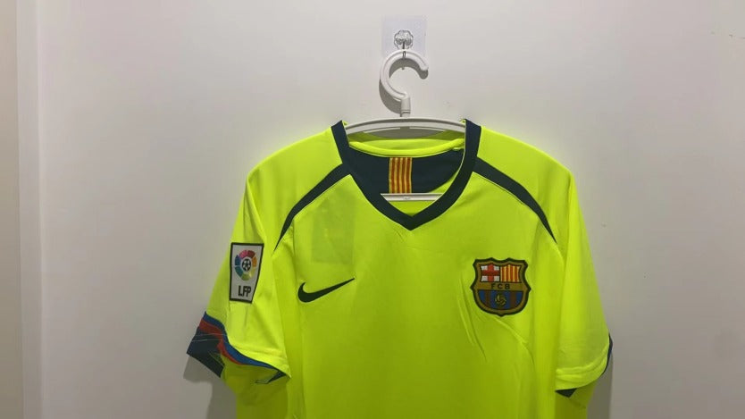 Ronaldinho Barcelona 05/06 Away Short sleeved Retro Jersey