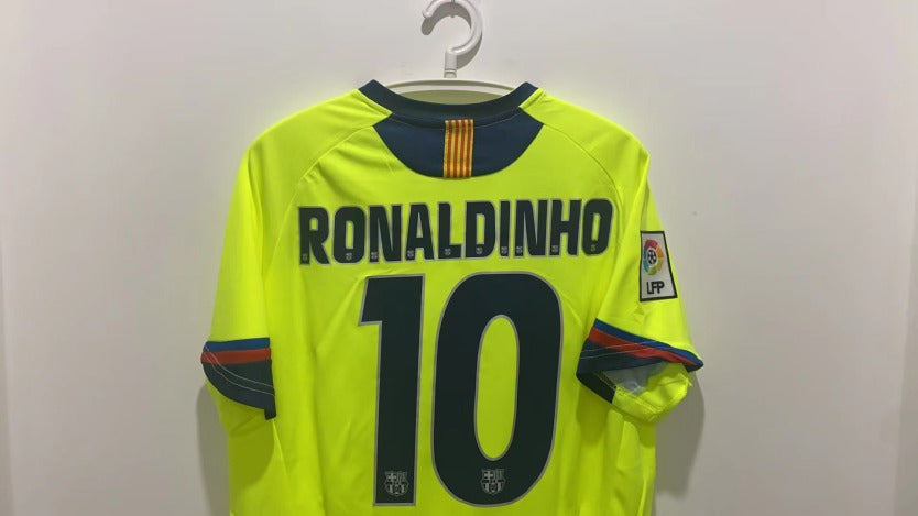 Ronaldinho Barcelona 05/06 Away Short sleeved Retro Jersey