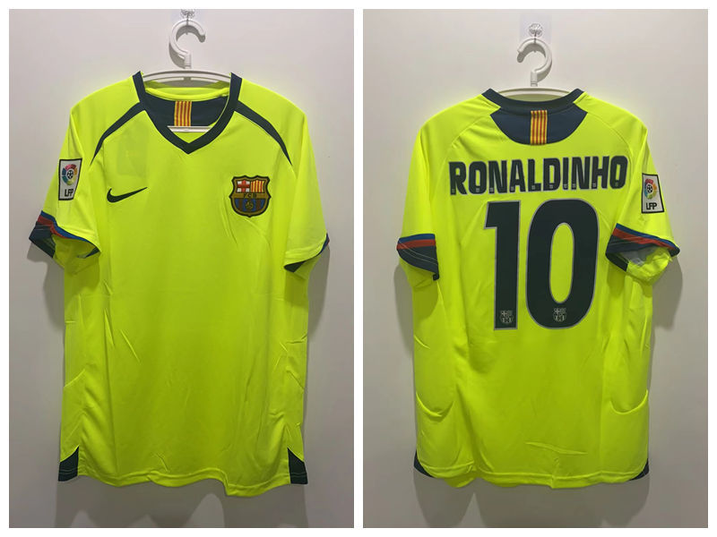 Ronaldinho Barcelona 05/06 Away Short sleeved Retro Jersey